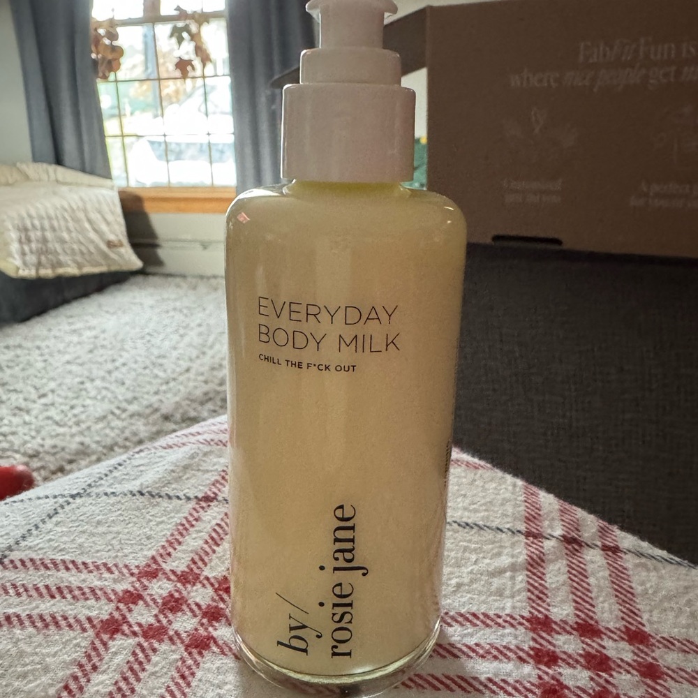 Rosie Jane Everyday Body Milk Chill - Peppermint, Mandarin, Cypress